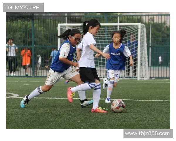 53号球星闪耀绿茵场展现独特风采引领球队追逐胜利梦想