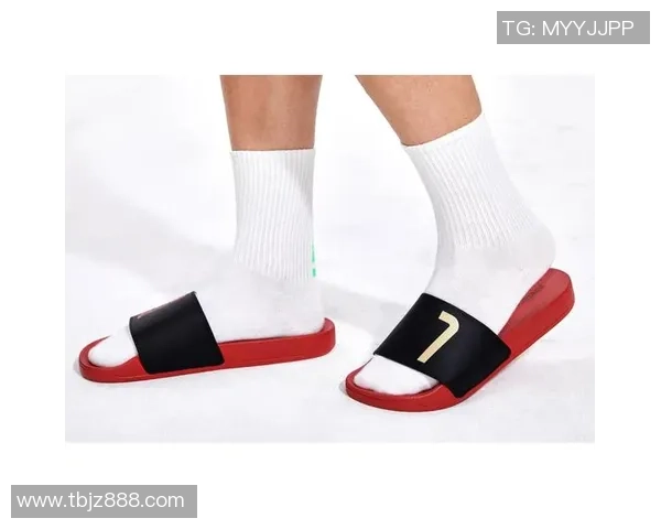 世界杯足球明星拖鞋背后的故事与设计灵感解析