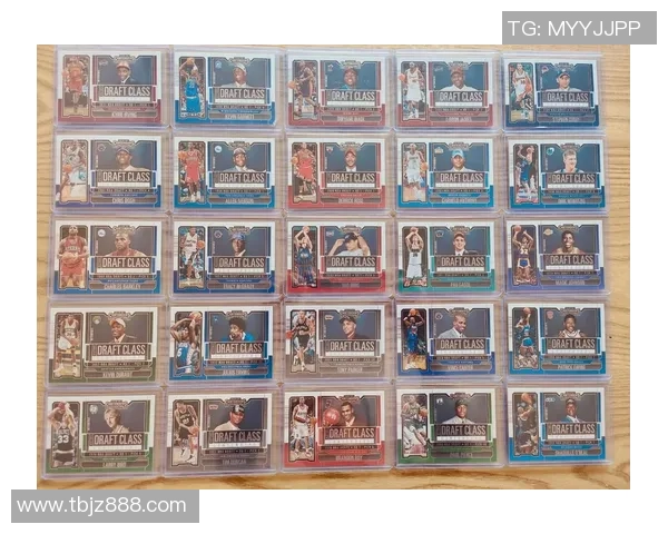 网红主播激情拆解足球球星卡包 狂热粉丝现场见证珍稀卡片揭晓