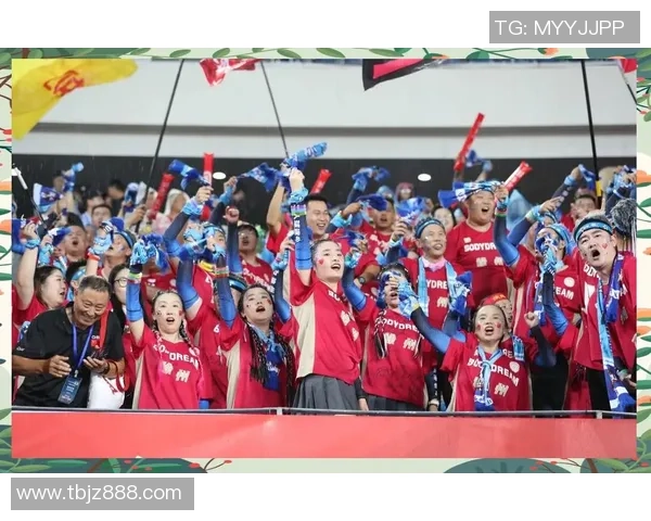 足球巨星亲临直播间签名互动与粉丝共庆足坛荣耀时刻 足球巨星亲临直播间签名互动与粉丝共庆足坛荣耀时刻